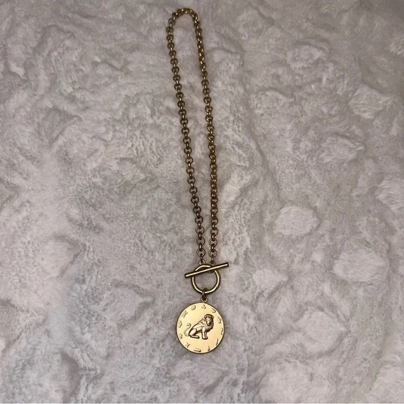 Leo Zodiac Sign Gold Bar Closure Necklace - Picture 1 of 5
